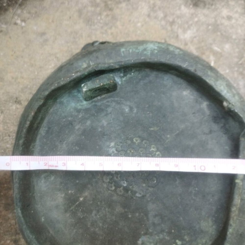 Bronze vessel