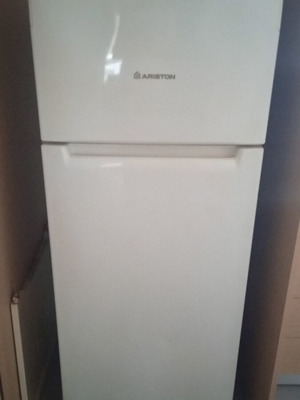 Ariston refrigerator freezer A class like new, energy efficient