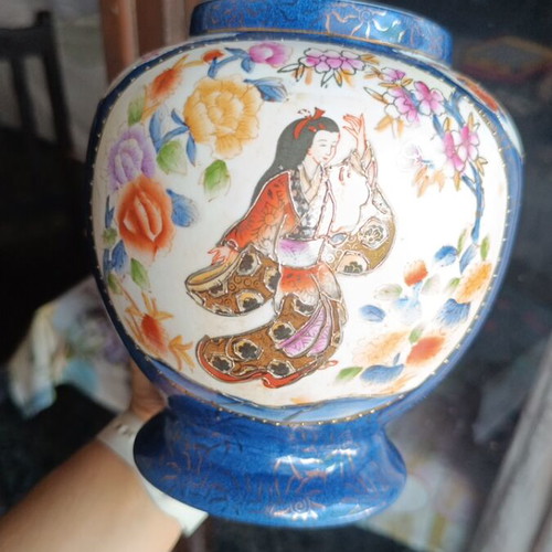 Royal Satsuma Hand Painted Vase 18 cm like new