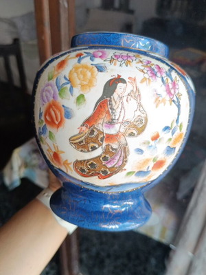 Royal Satsuma Hand Painted Vase 18 cm like new