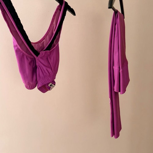 Begatti sports set size Medium like new, black and pink