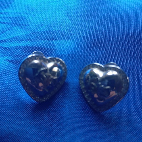 Guess earrings like new, stainless steel