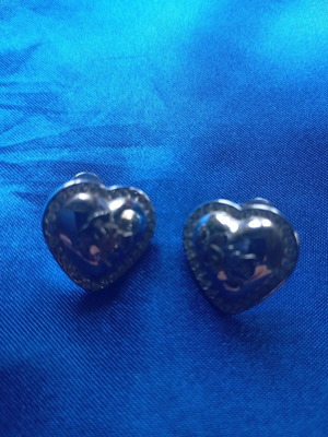 Guess earrings like new, stainless steel