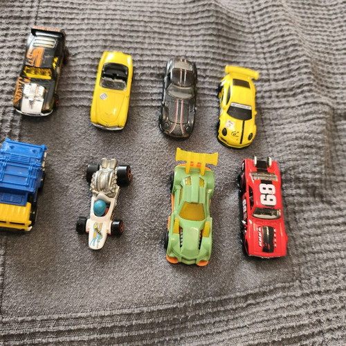 Hot Wheels toy cars used, pack of 8 authentic
