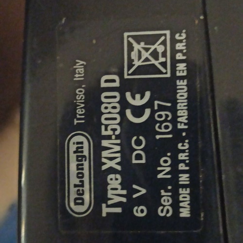 Delonghi handheld vacuum used, blue black, 6V with battery and charger