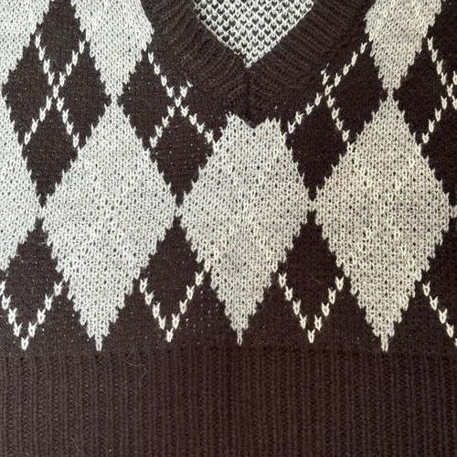 Showing sleeveless ski pullover checkered size small