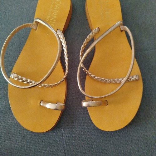 Ioannis women's sandals size 40 new, beige and gold