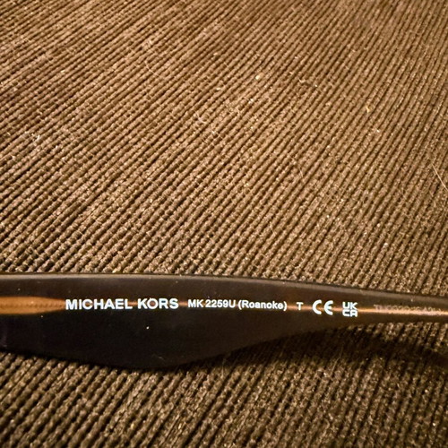 Michael Kors Roanoke MK2259U 40355M sunglasses like new, cat-eye