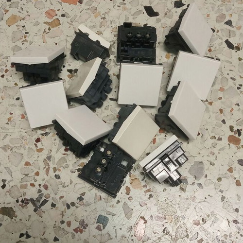 Legrand Mosaic white Ale Retour switches like new, set of 13