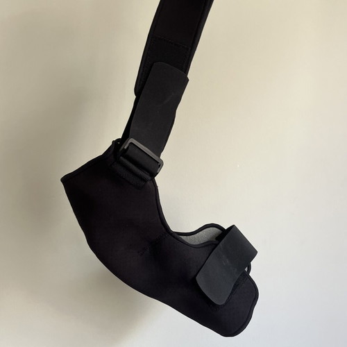 Orthopedic shoulder and arm brace like new, adjustable support