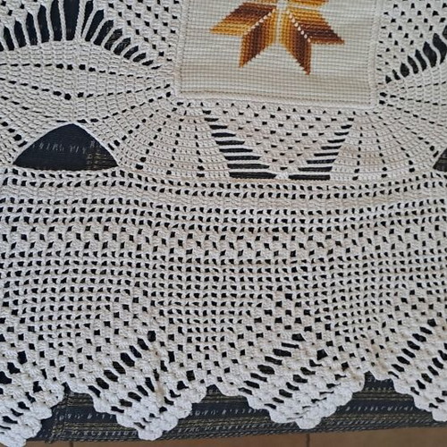 Handmade blanket with embroidery, like new, 180×206 cm