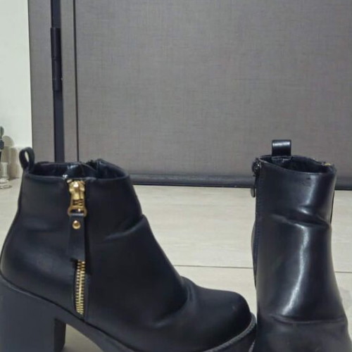 Ankle boots like new, size 36, black