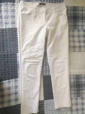 Maki Philosophy women's white pants medium worn once