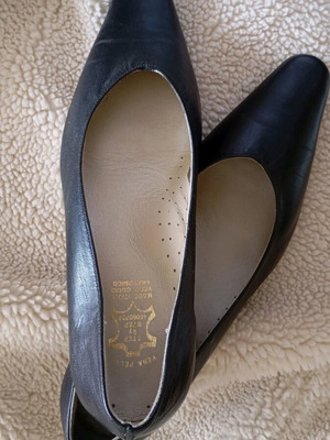 Anatomic leather shoes pumps size 40 like new, black