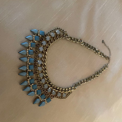 Women's necklace like new with blue and light blue tones