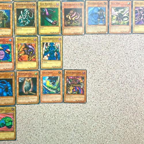 Yu-Gi-Oh! collection like new with rare and classic 130+ cards