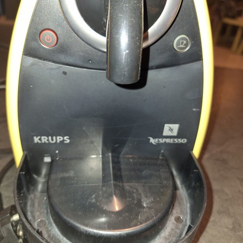 Nespresso espresso machine and milk frother like new
