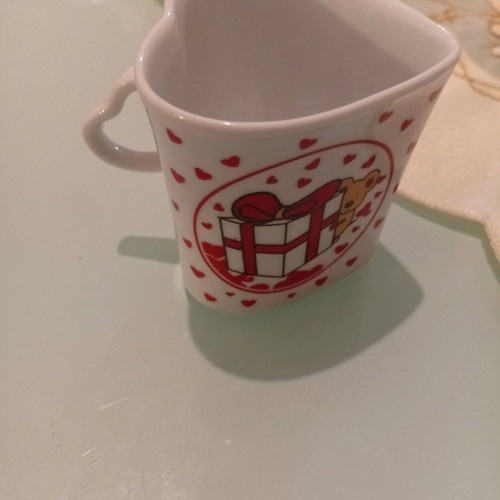 Collectible mug with teddy bear and hearts design new, porcelain