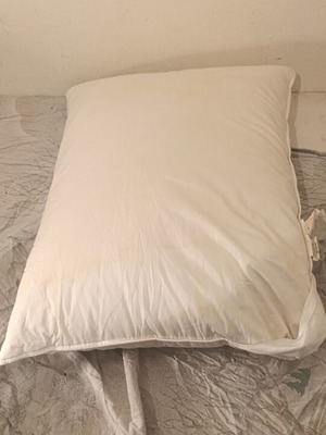 Charisma anatomical down pillow 50x70 like new, cotton and goose down filling