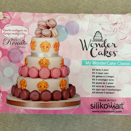 Wonder Cakes silicone mold for three-layer cakes like new