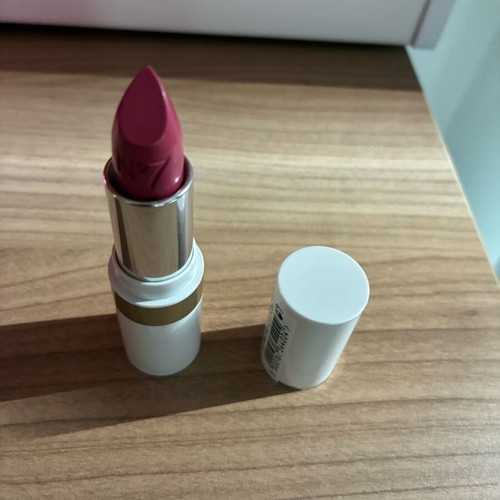 No 7 Age Defying Lipstick Berry Shine new