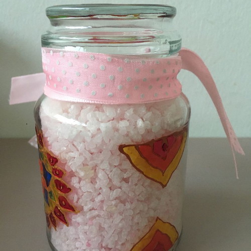 Aromatic bath salt in hand-painted jar new