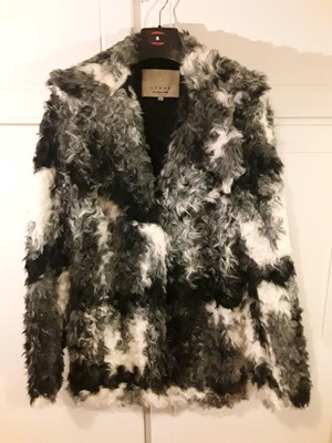 Lynne boucle coat like new, gray and white