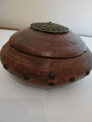 Wooden antique container like new with lid