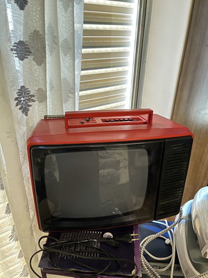 SABA PRO FP 30 Electronic L vintage red TV used, non-working