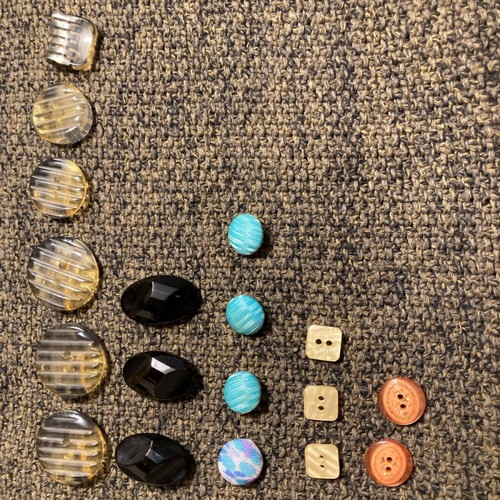18 vintage buttons from 80s and 90s