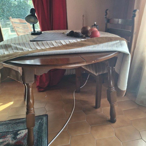 Living room table like new, solid wood