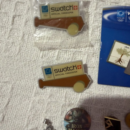 Collectible pins like new