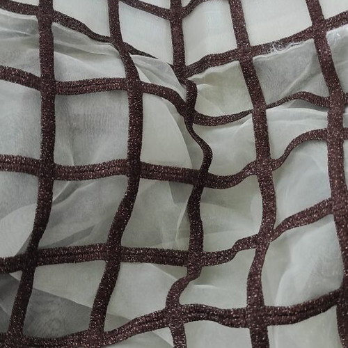 Custom curtain 290 × 270 cm with chocolate mesh and cream inner layer