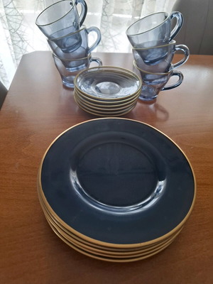 Dinner set like new with plates and cups
