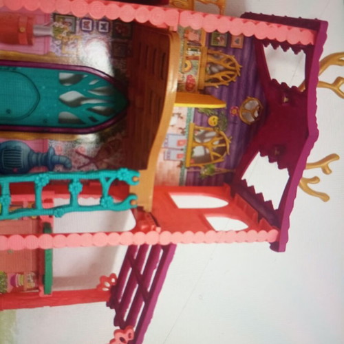 Treehouse for dolls like new