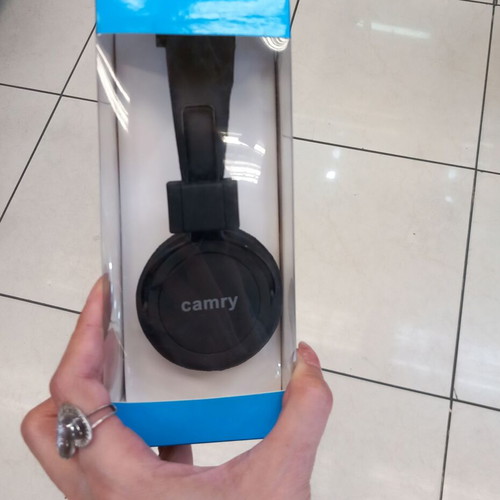 Headphones with radio and built-in antenna, rechargeable