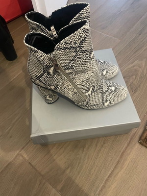 Migato ankle boots used, size 40, black and white