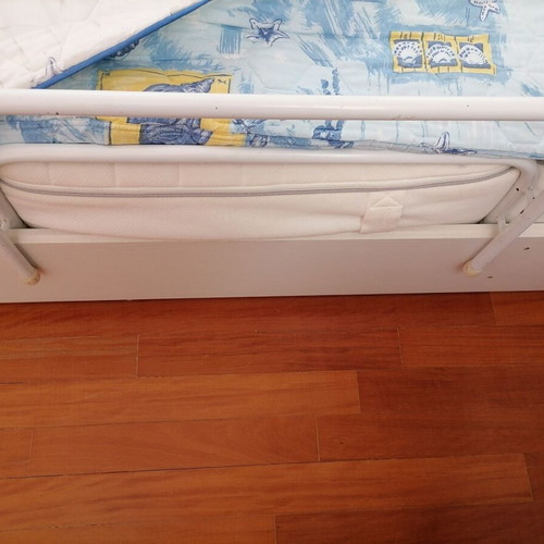 Bed safety guard used, metal, 2 cm thickness