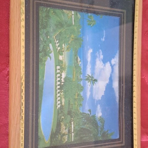 Small picture frame like new
