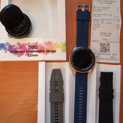 Samsung Galaxy Watch SM-R800 like new with 3 extra straps
