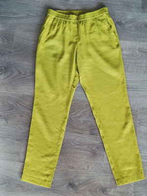 Marc Cain linen pants new, size M/L, green