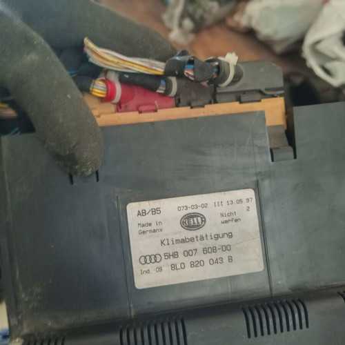 Audi A4 A3 B5 climate control panel 8L0 820 043 B 1994-2001
