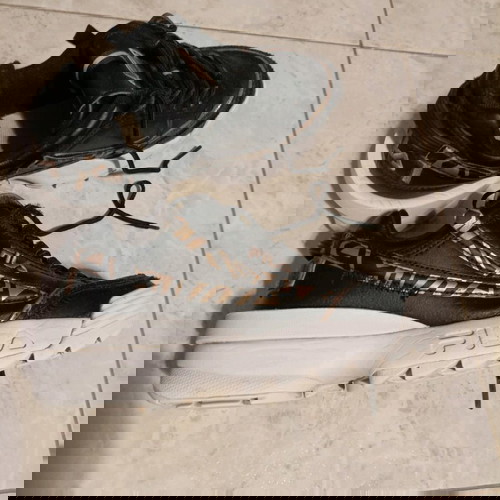 Fila γυναικεία δερμάτινα παπούτσια μεταχειρισμένα Νο 38 μαύρα με μπρονζέ σχέδιο