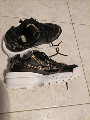 Fila γυναικεία δερμάτινα παπούτσια μεταχειρισμένα Νο 38 μαύρα με μπρονζέ σχέδιο