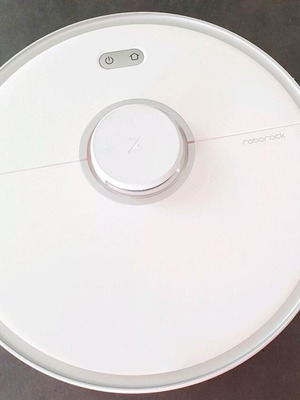 Roborock S5 Max white robot vacuum like new