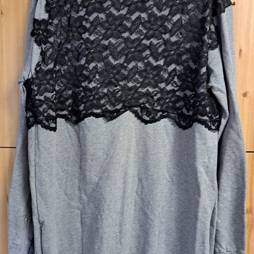 Women's sweatshirt with black lace, like new, size L