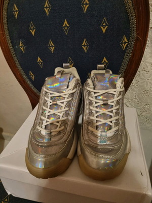 Αθλητικά παπούτσια Fila μεταχειρισμένα, ασημί ιριδίζον, μέγεθος 38