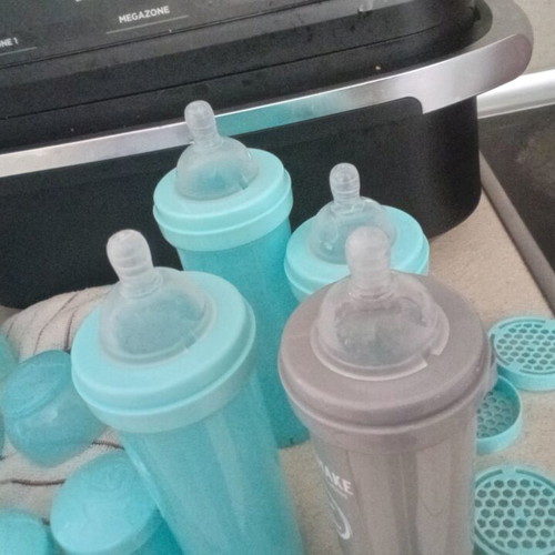 Twistshake baby bottles set like new, pack of 4 with boxes