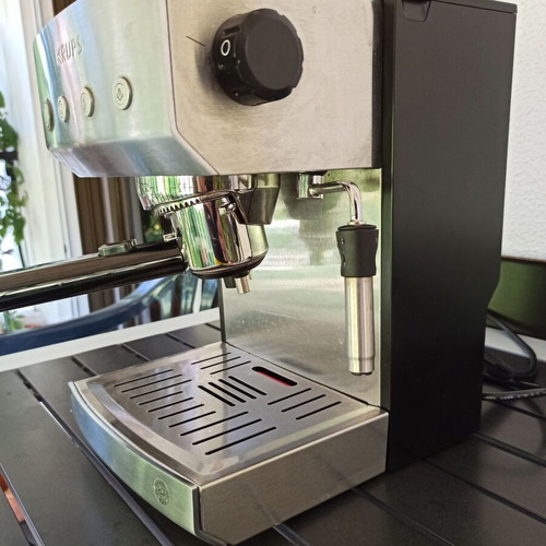 Krups XP 5200 Electronic Espresso Cappuccino Coffee Maker like new with milk frother