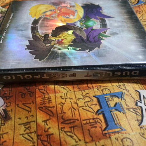 Duelist албум с 4 джоба "Crow & Black-Winged Dragon" употребяван за Yugioh карти